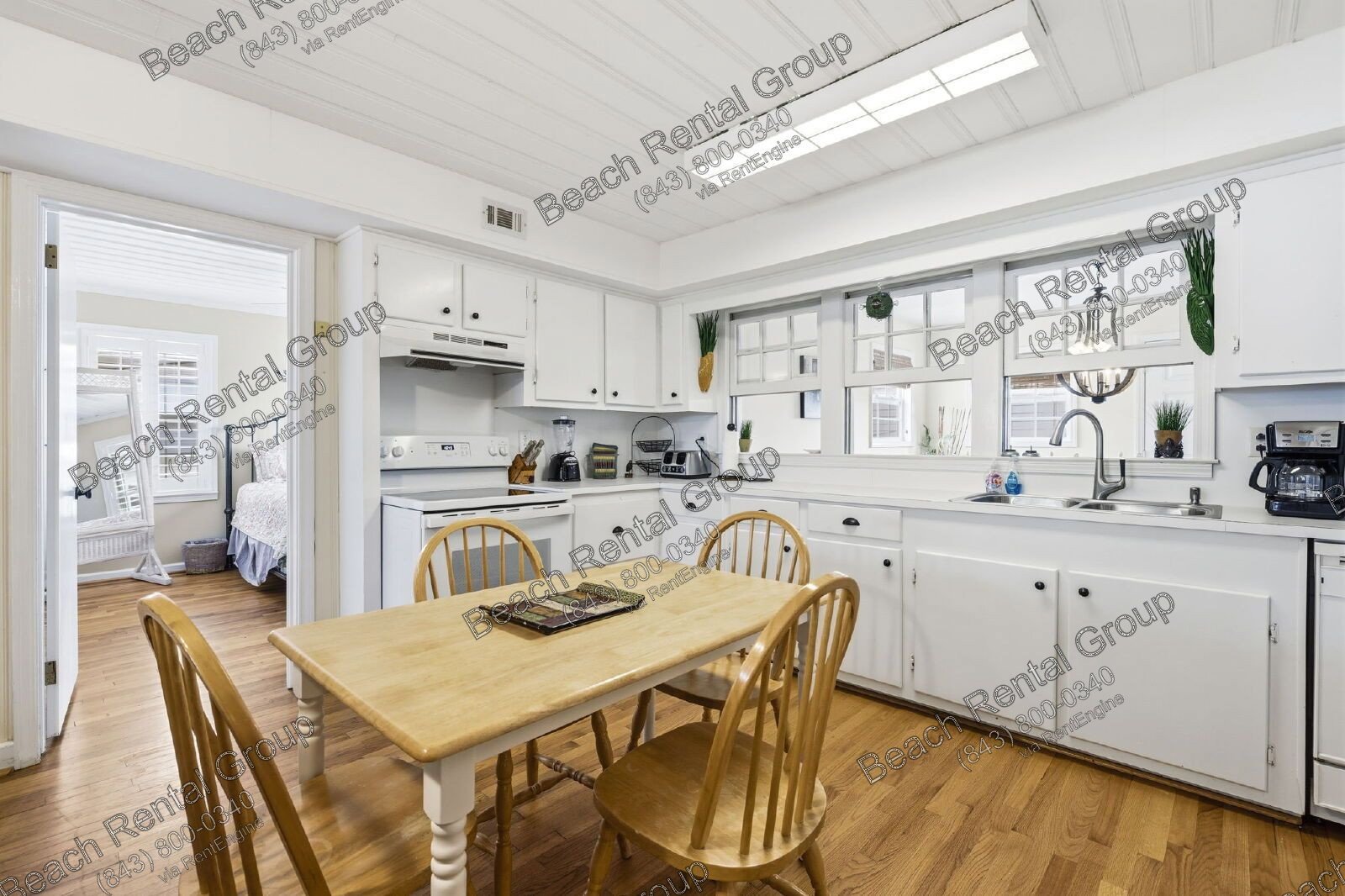 4 Bedroom SFH 1/2 Block from Ocean property image