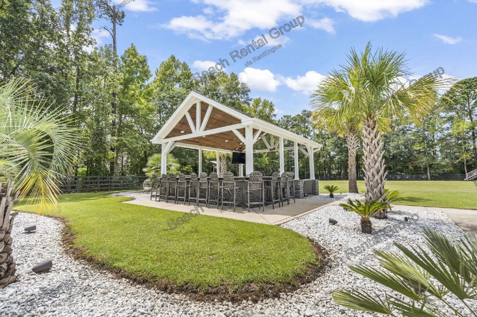 Peaceful and Luxury Living on 3+ Acres property image