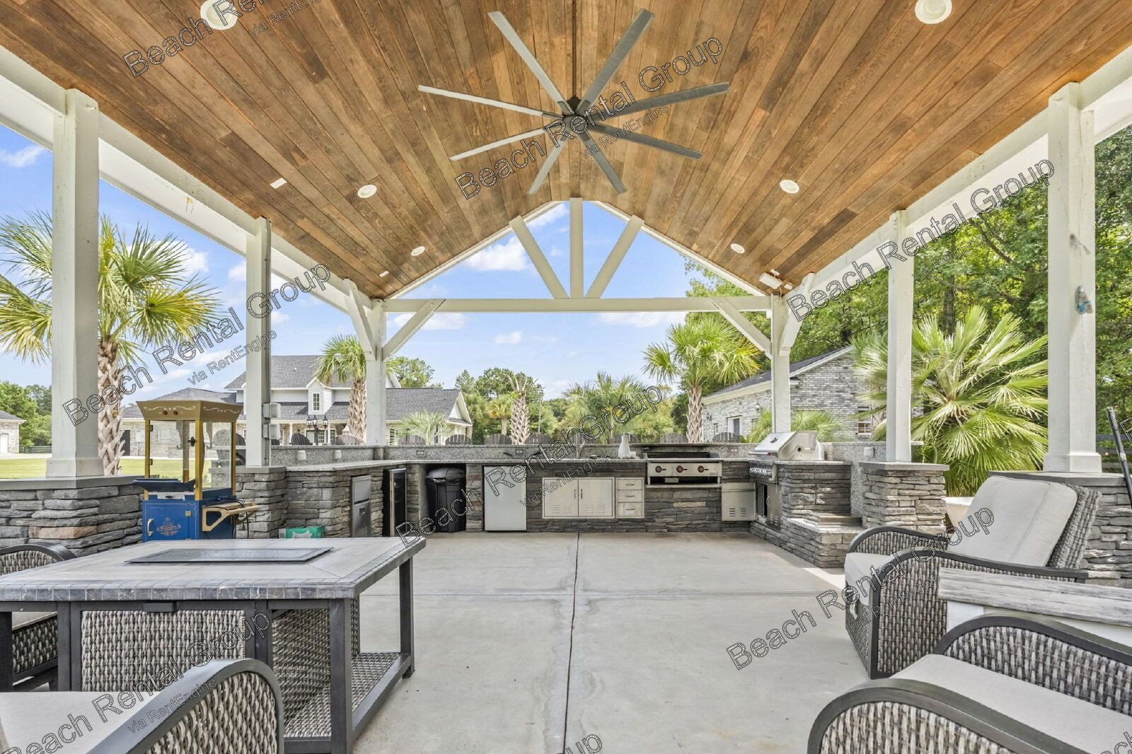 Peaceful and Luxury Living on 3+ Acres property image