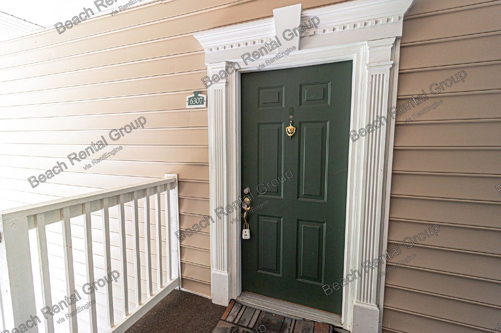 Open and Inviting End Unit property image