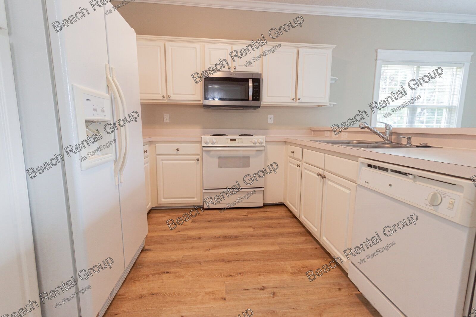 Open and Inviting End Unit property image