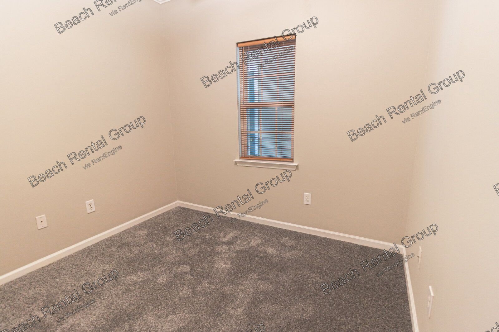 Open and Inviting End Unit property image