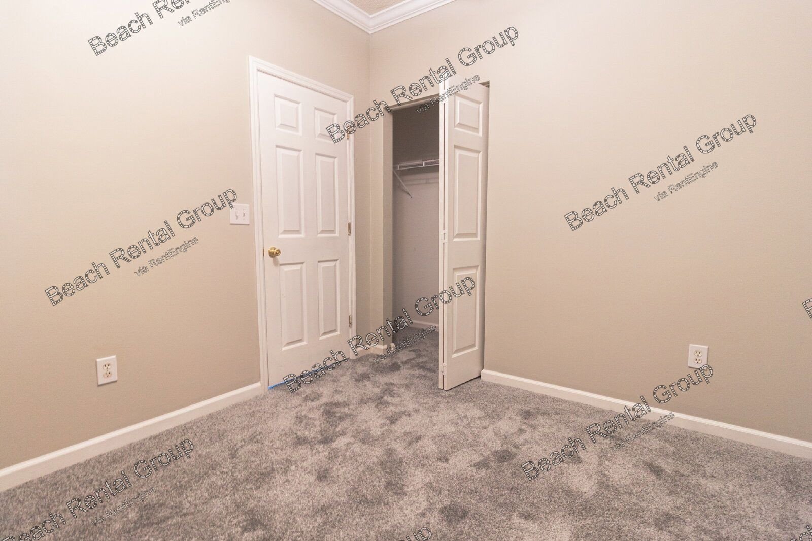 Open and Inviting End Unit property image