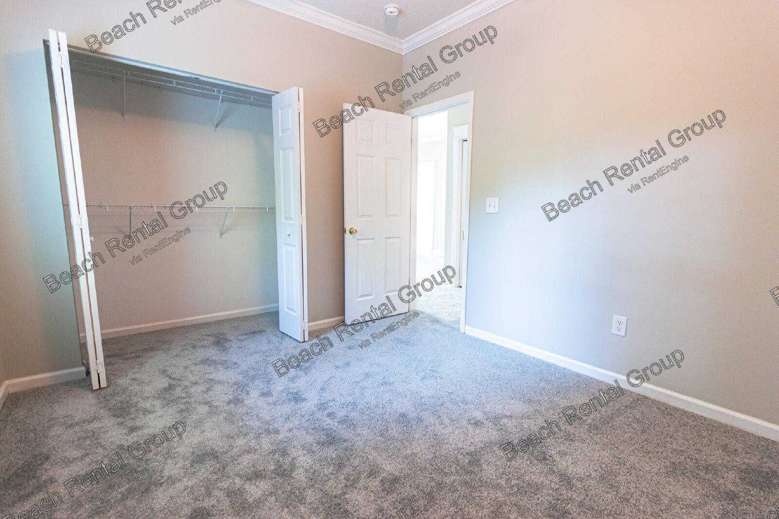 Open and Inviting End Unit property image