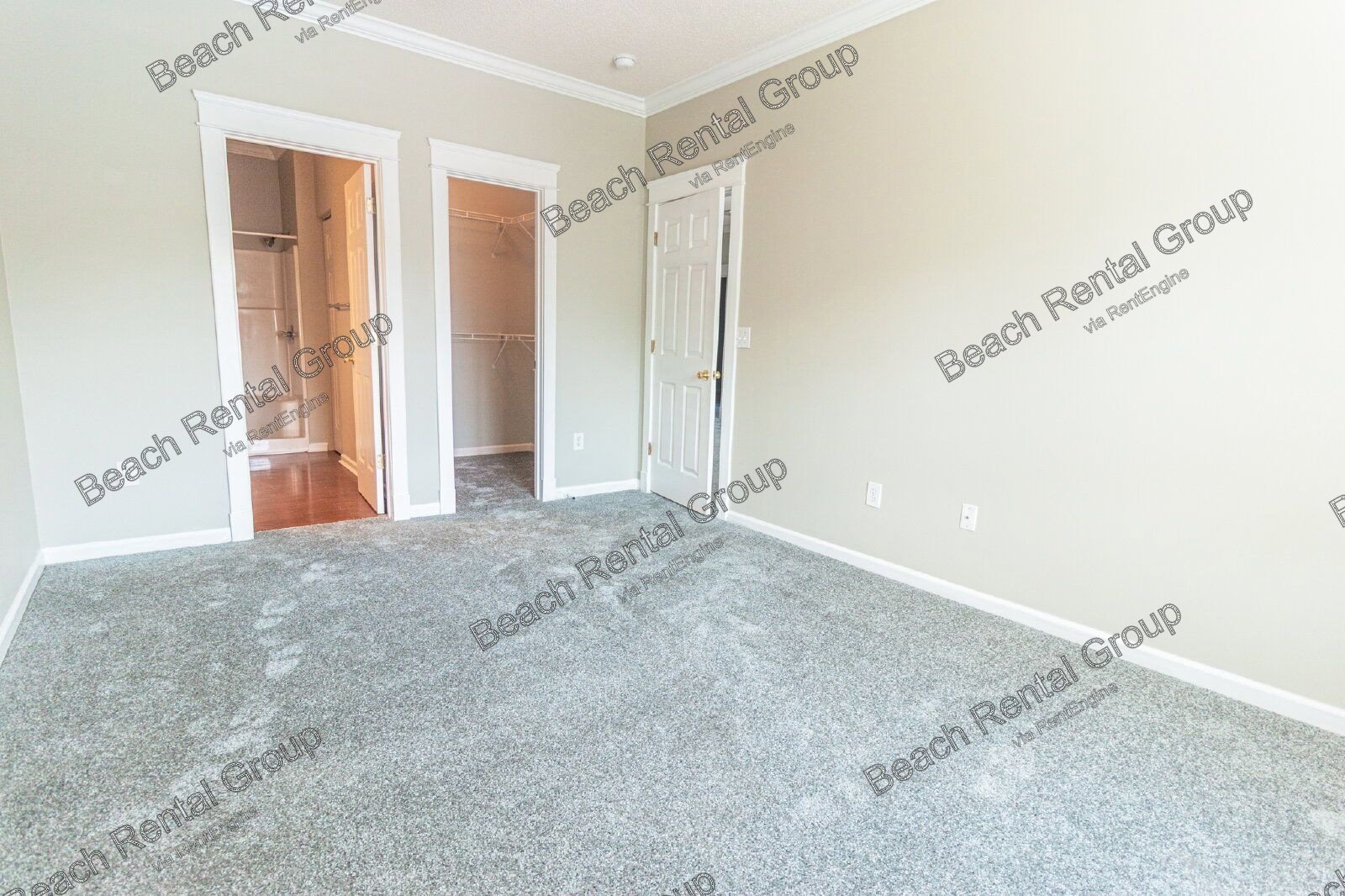 Open and Inviting End Unit property image