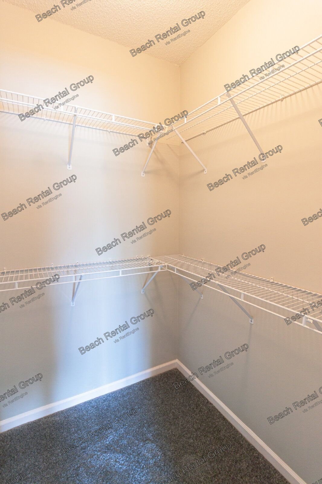Open and Inviting End Unit property image