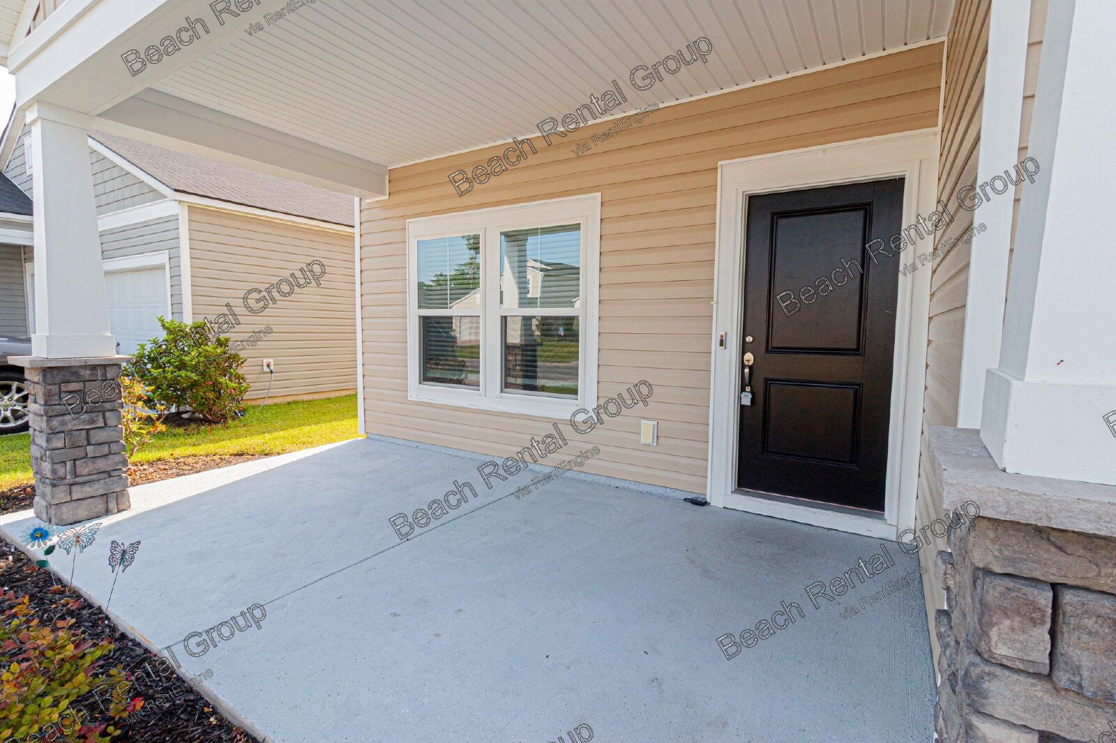 6 Bedroom Home with Fully Fenced Backyard property image