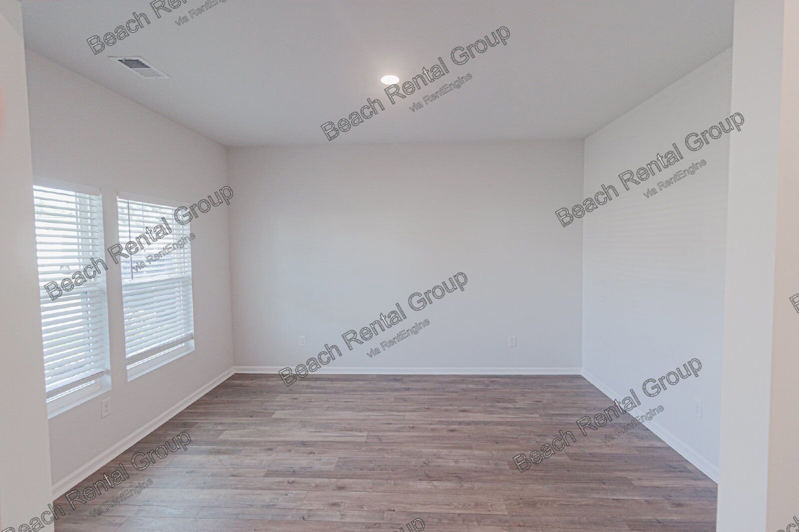 6 Bedroom Home with Fully Fenced Backyard property image