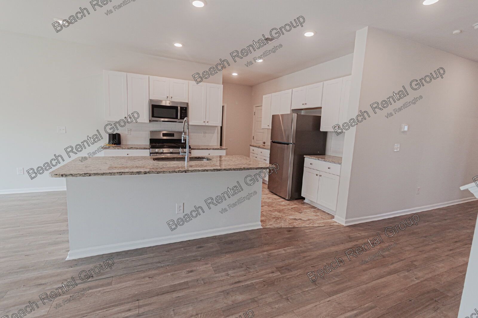 6 Bedroom Home with Fully Fenced Backyard property image