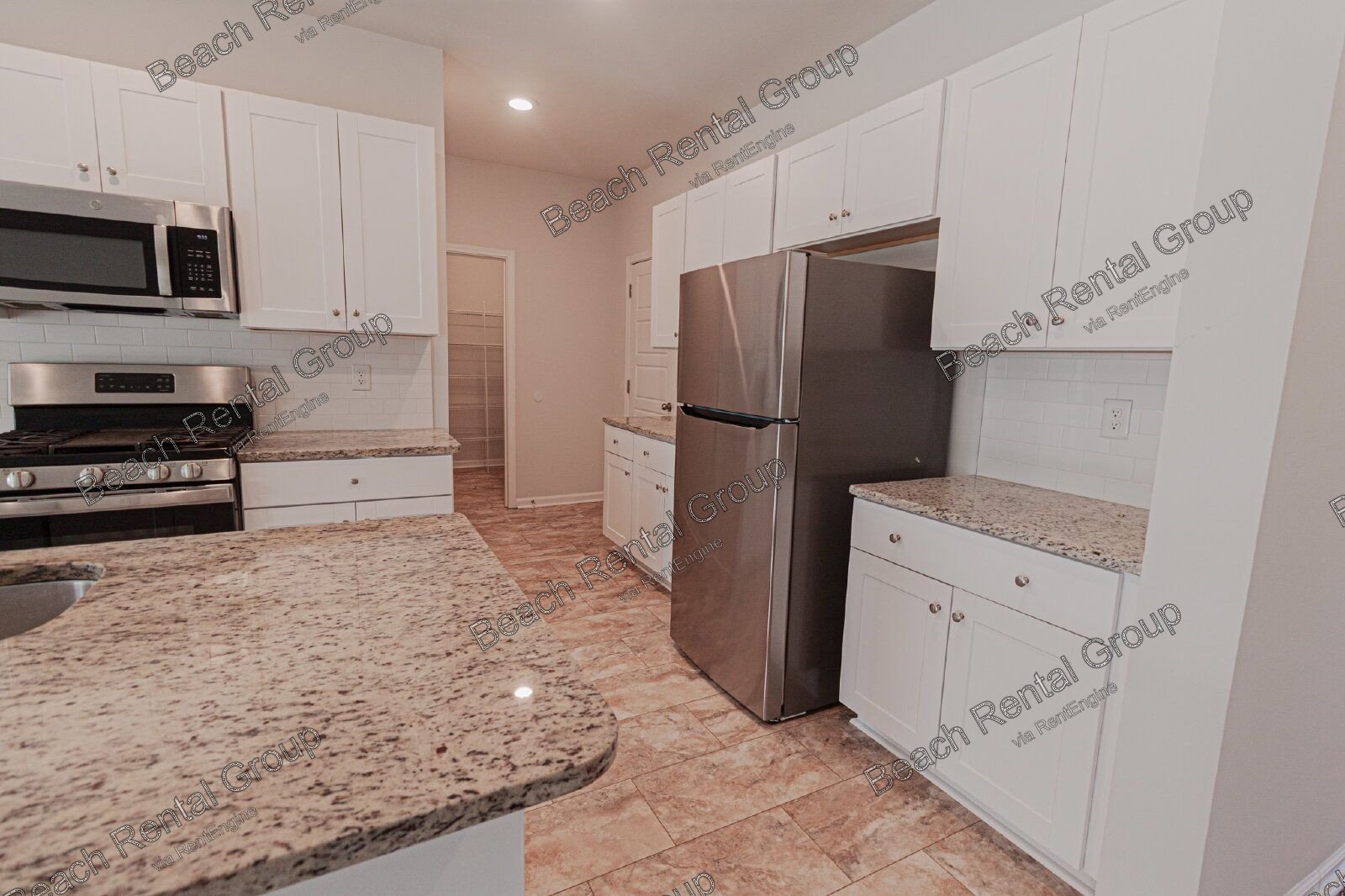 6 Bedroom Home with Fully Fenced Backyard property image