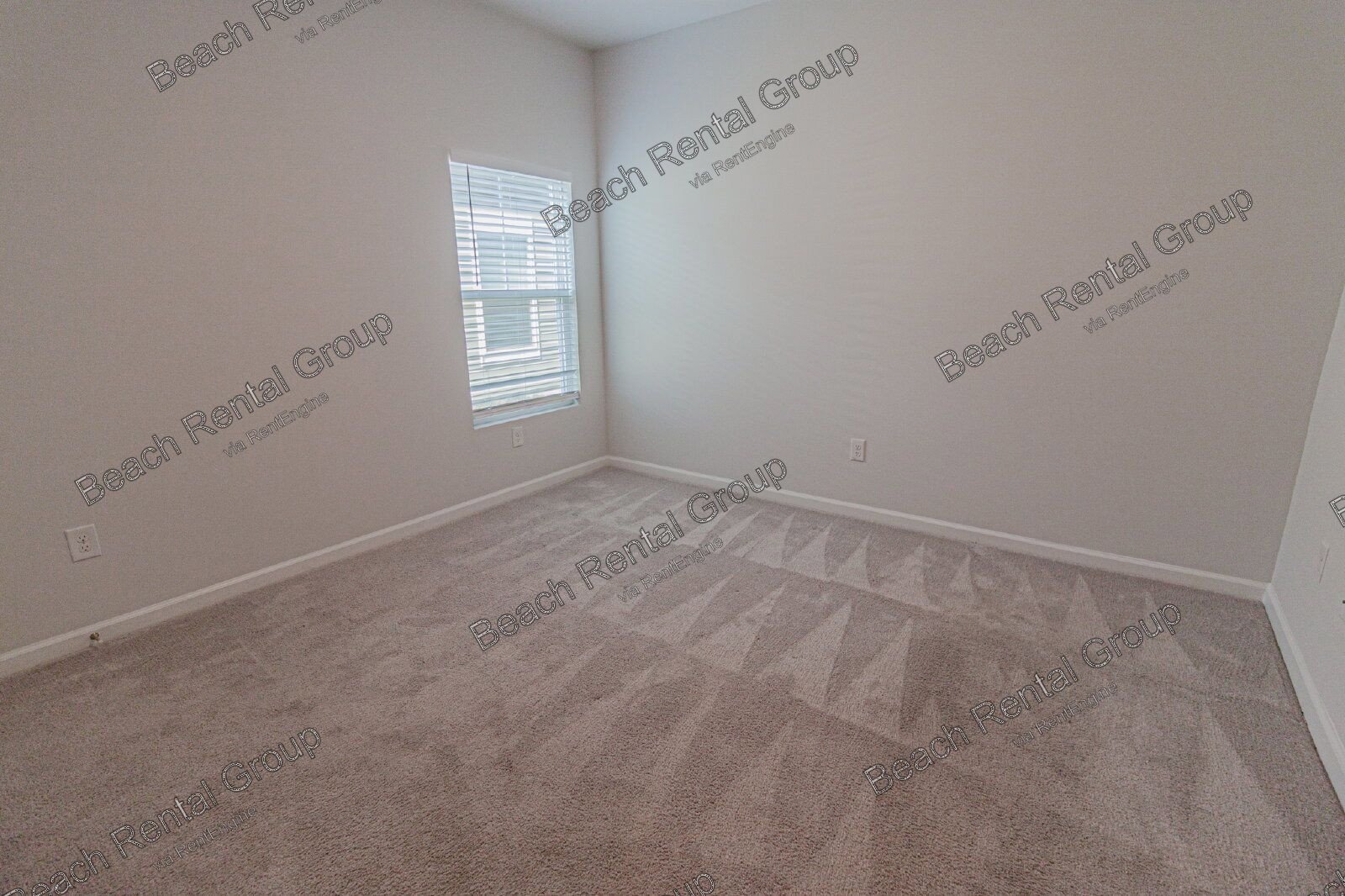 6 Bedroom Home with Fully Fenced Backyard property image