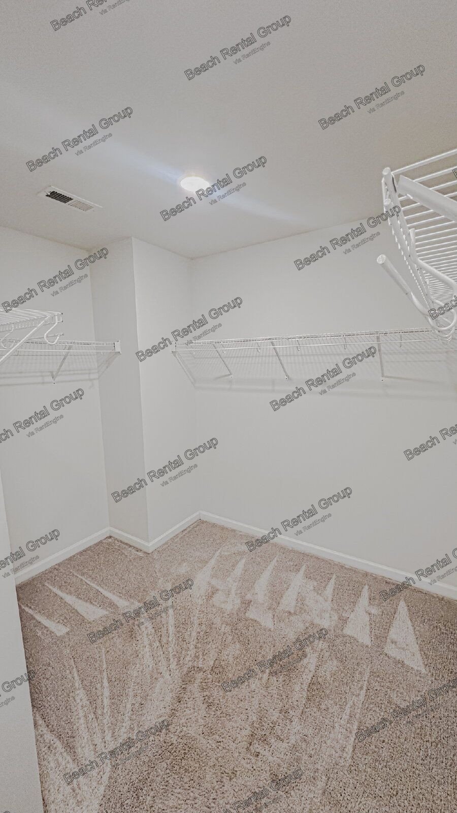 6 Bedroom Home with Fully Fenced Backyard property image