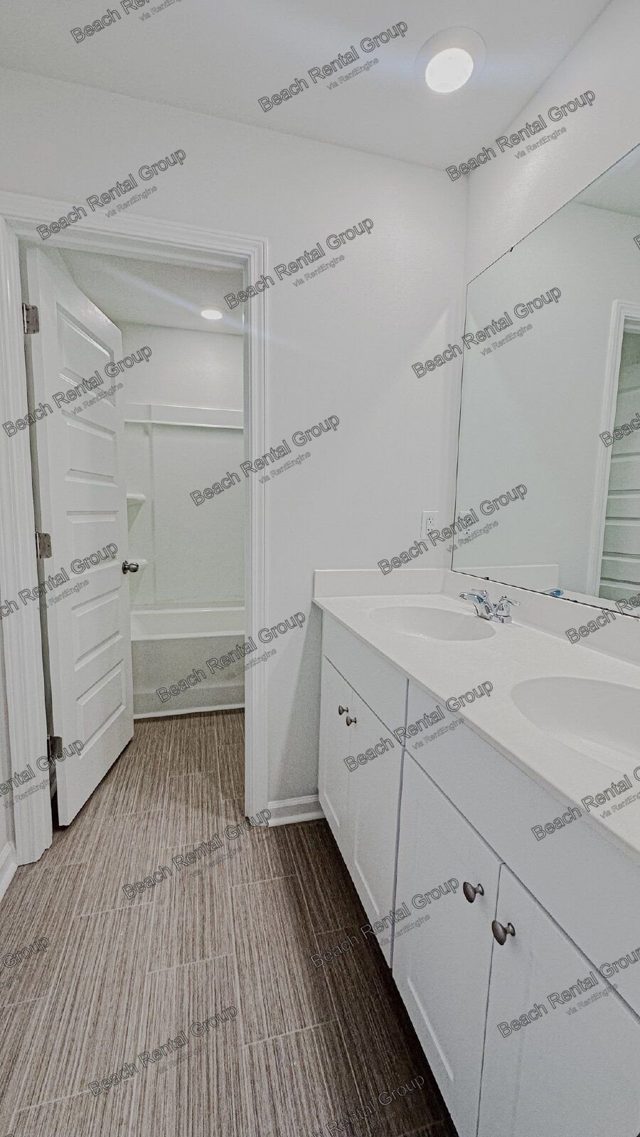 6 Bedroom Home with Fully Fenced Backyard property image