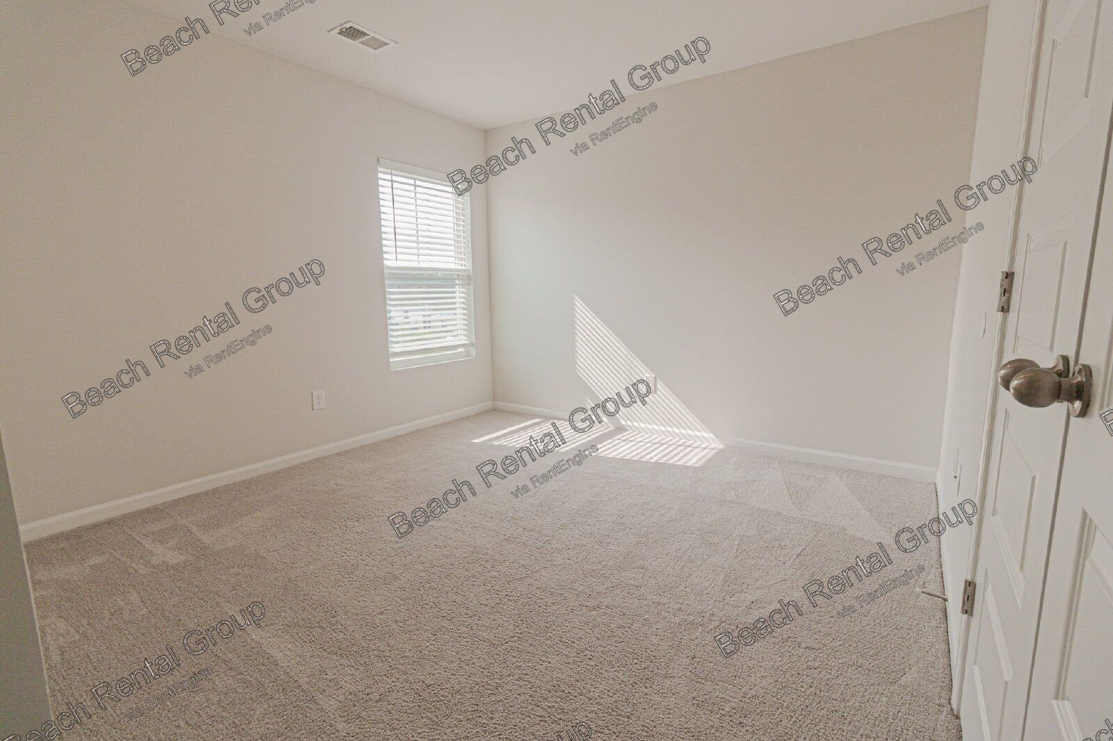 6 Bedroom Home with Fully Fenced Backyard property image