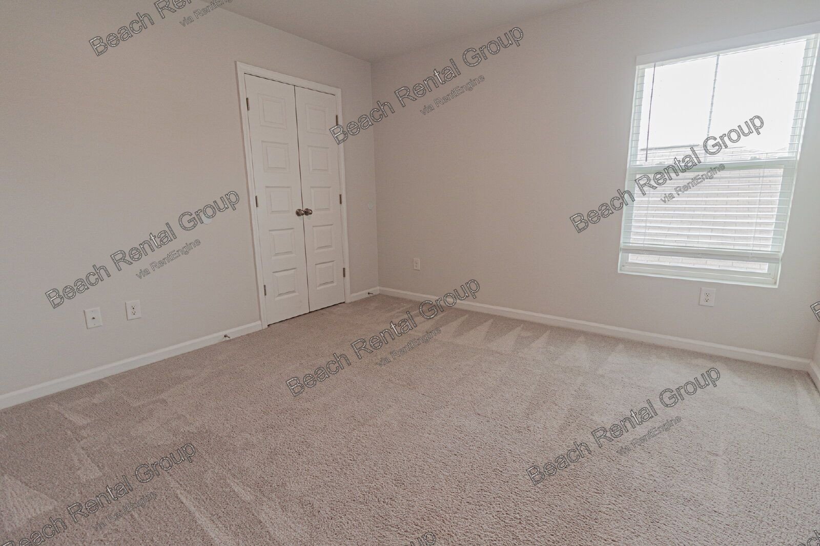 6 Bedroom Home with Fully Fenced Backyard property image