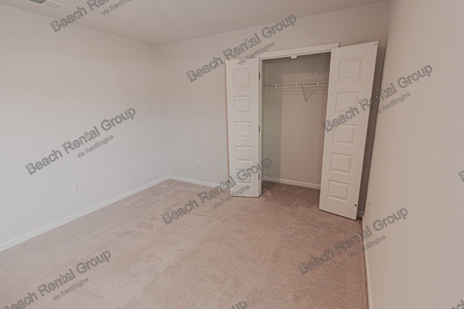 6 Bedroom Home with Fully Fenced Backyard property image