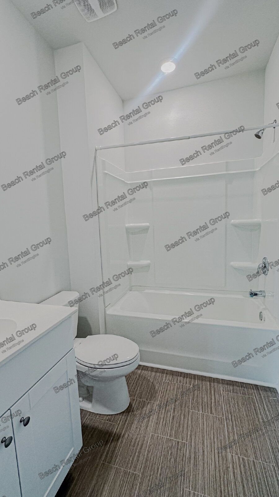 6 Bedroom Home with Fully Fenced Backyard property image