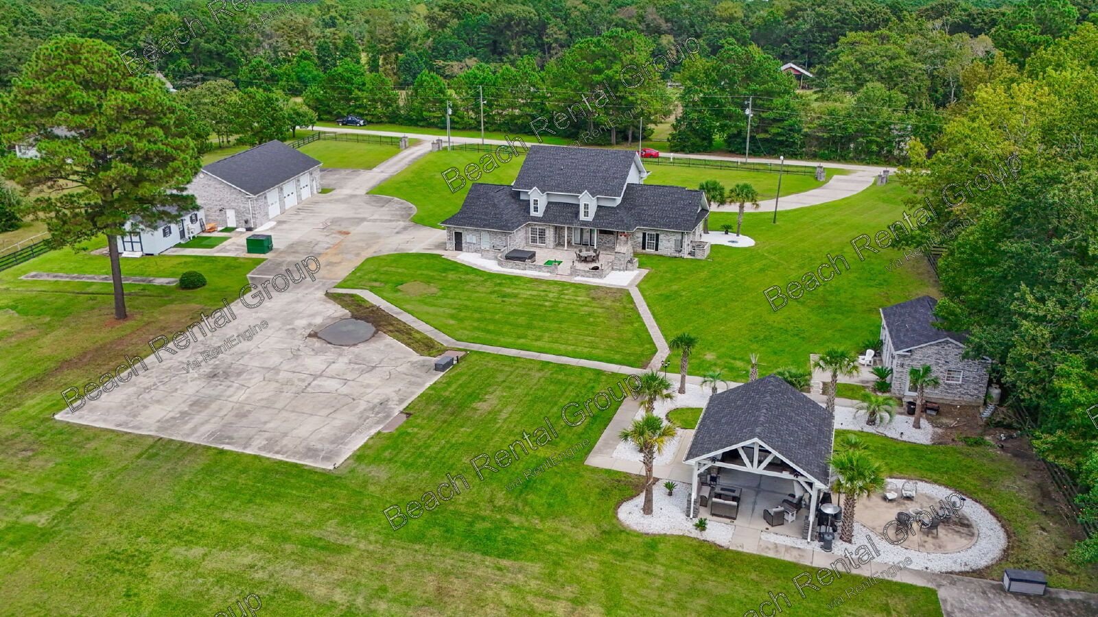 Peaceful and Luxury Living on 3+ Acres property image