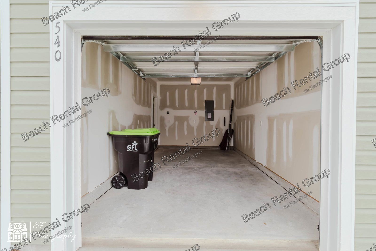 3 Bedroom Townhome w/ First Floor Master property image