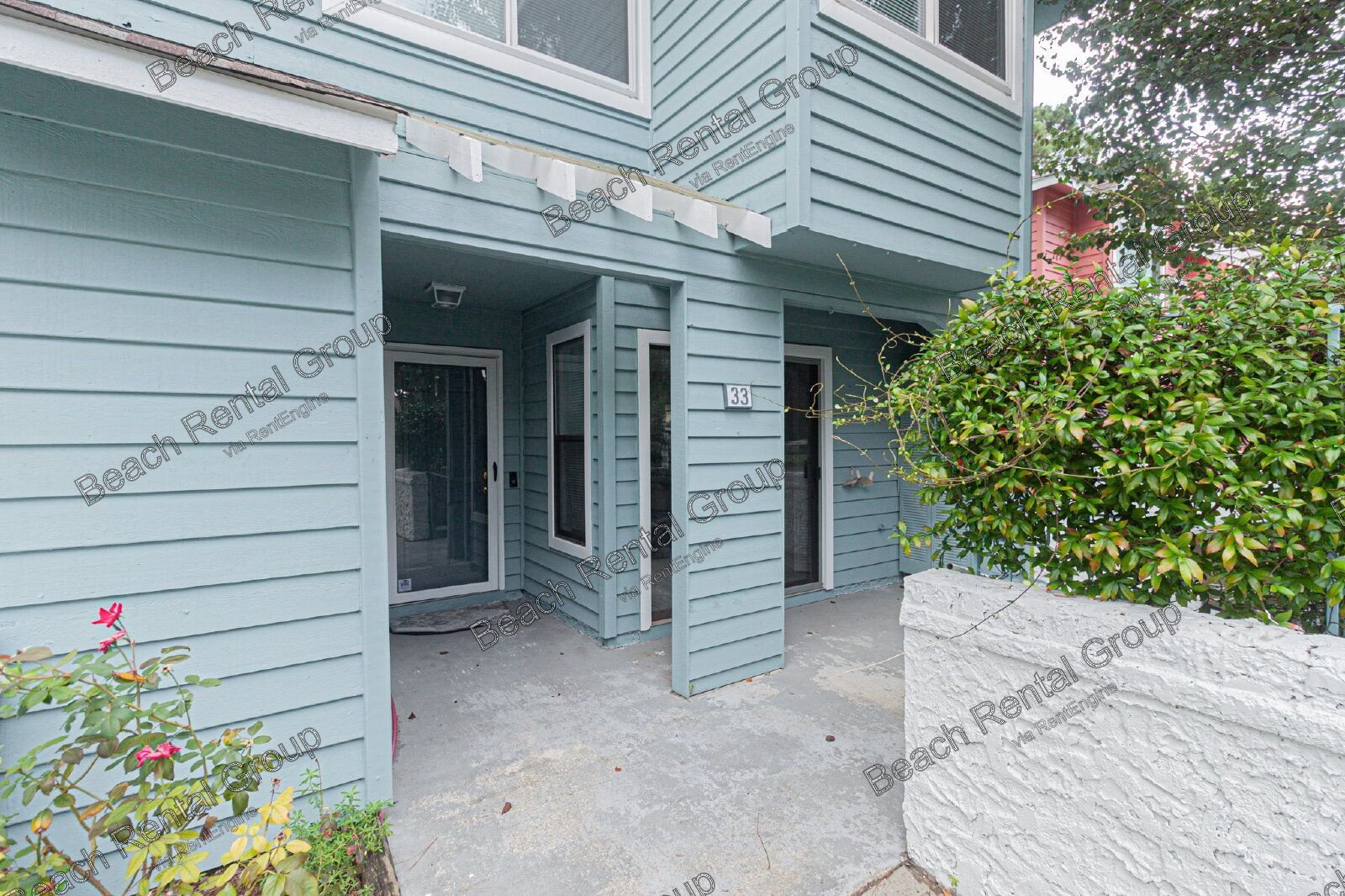 3 Bedroom, End Unit in Gated Community property image