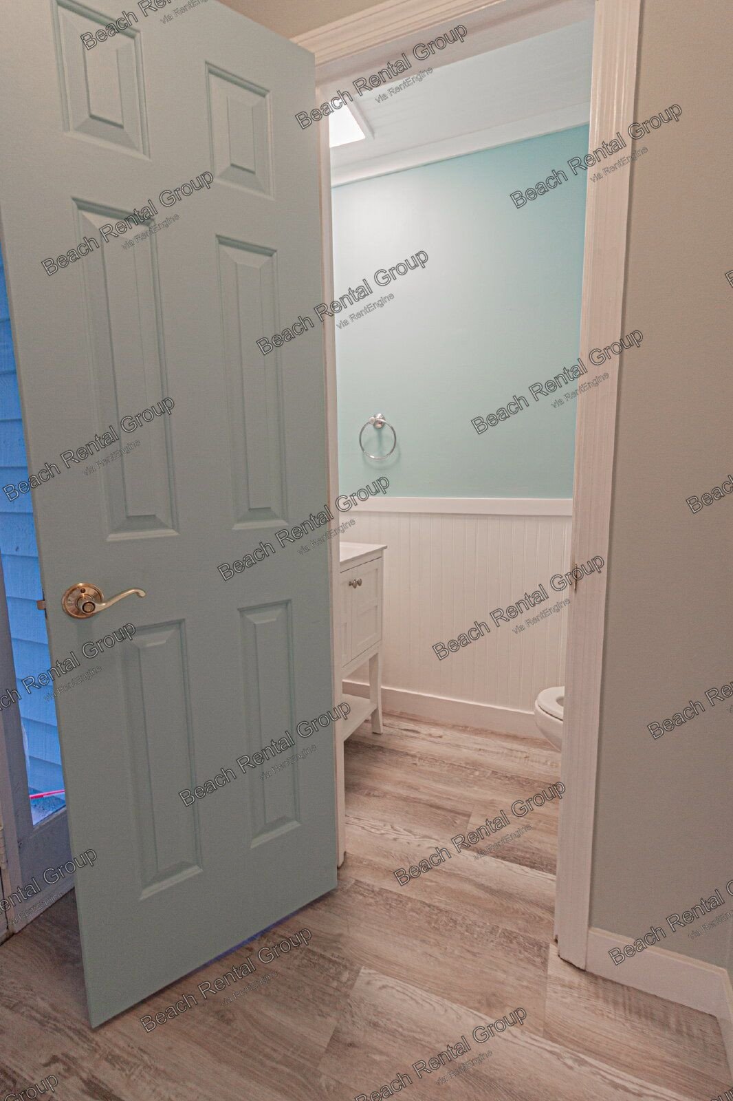 3 Bedroom, End Unit in Gated Community property image