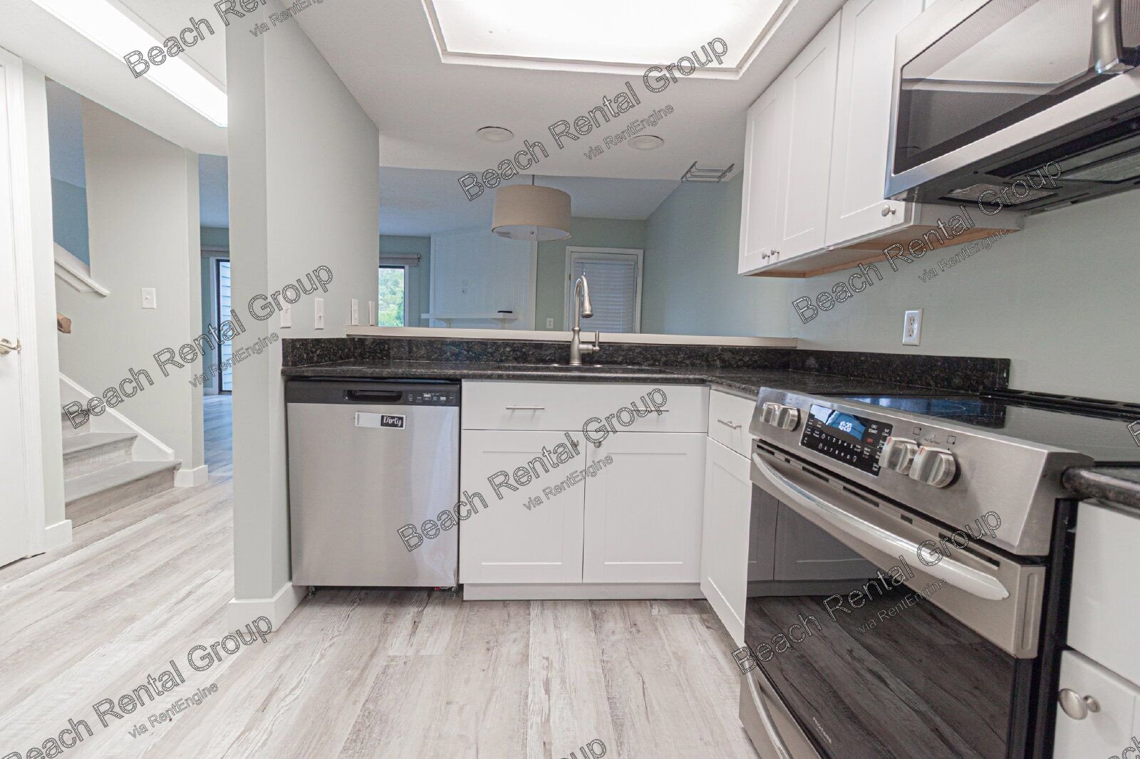 3 Bedroom, End Unit in Gated Community property image