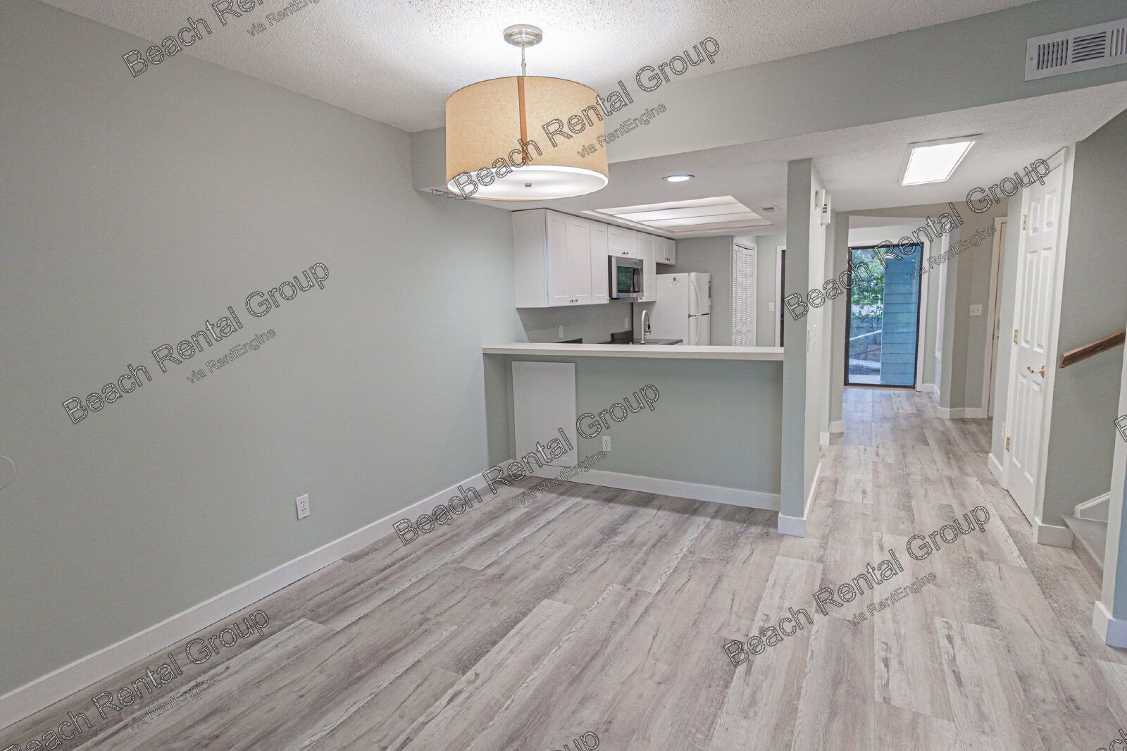 3 Bedroom, End Unit in Gated Community property image