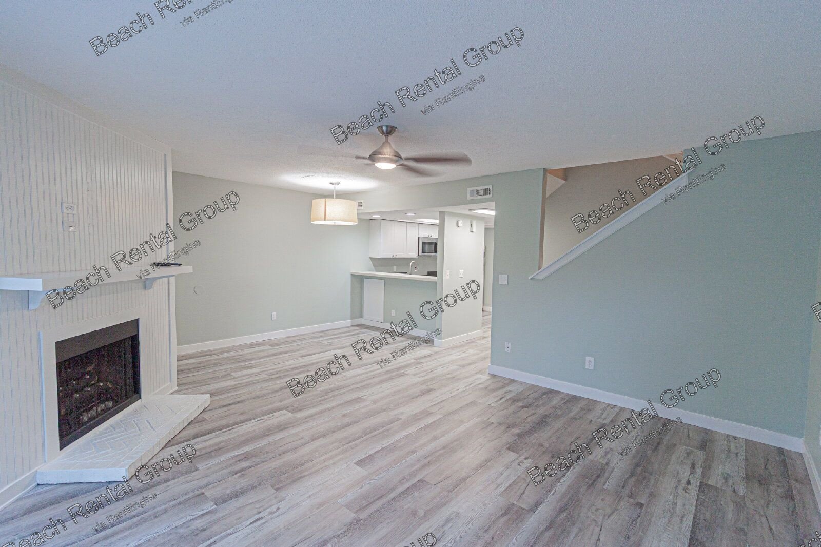 3 Bedroom, End Unit in Gated Community property image