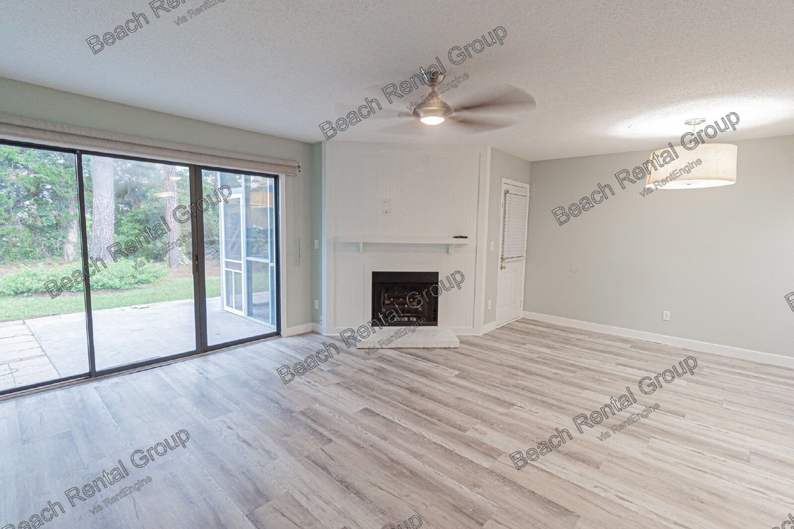 3 Bedroom, End Unit in Gated Community property image