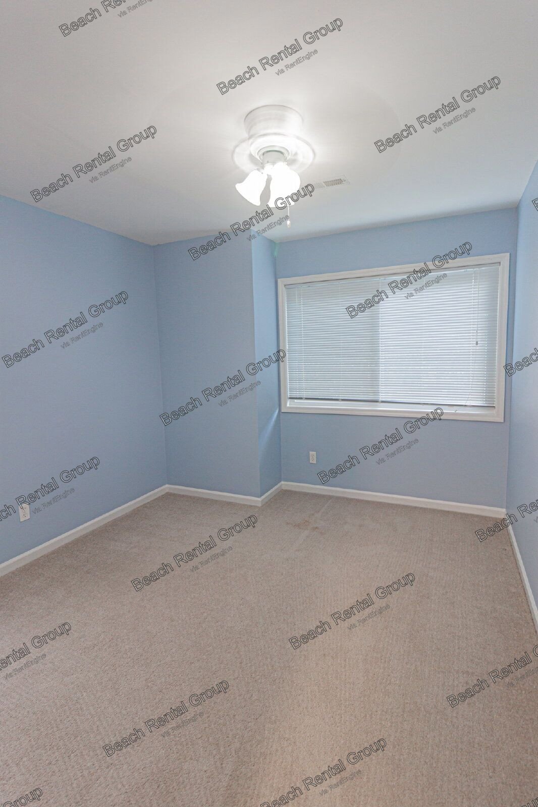 3 Bedroom, End Unit in Gated Community property image