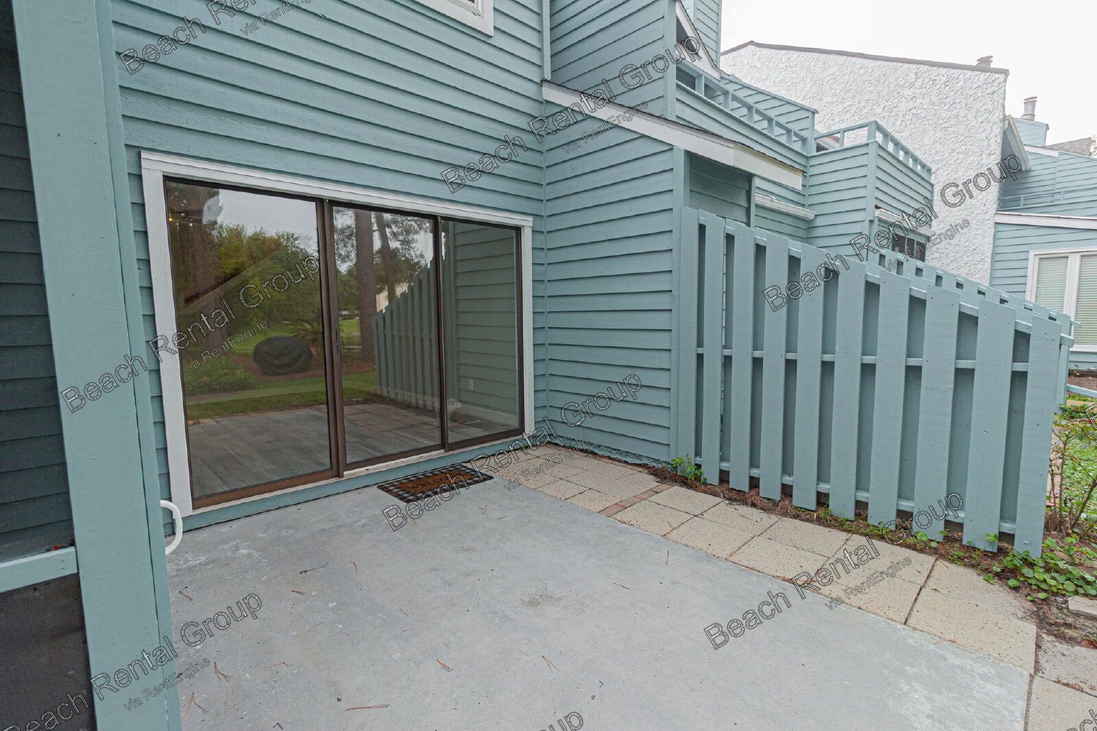 3 Bedroom, End Unit in Gated Community property image