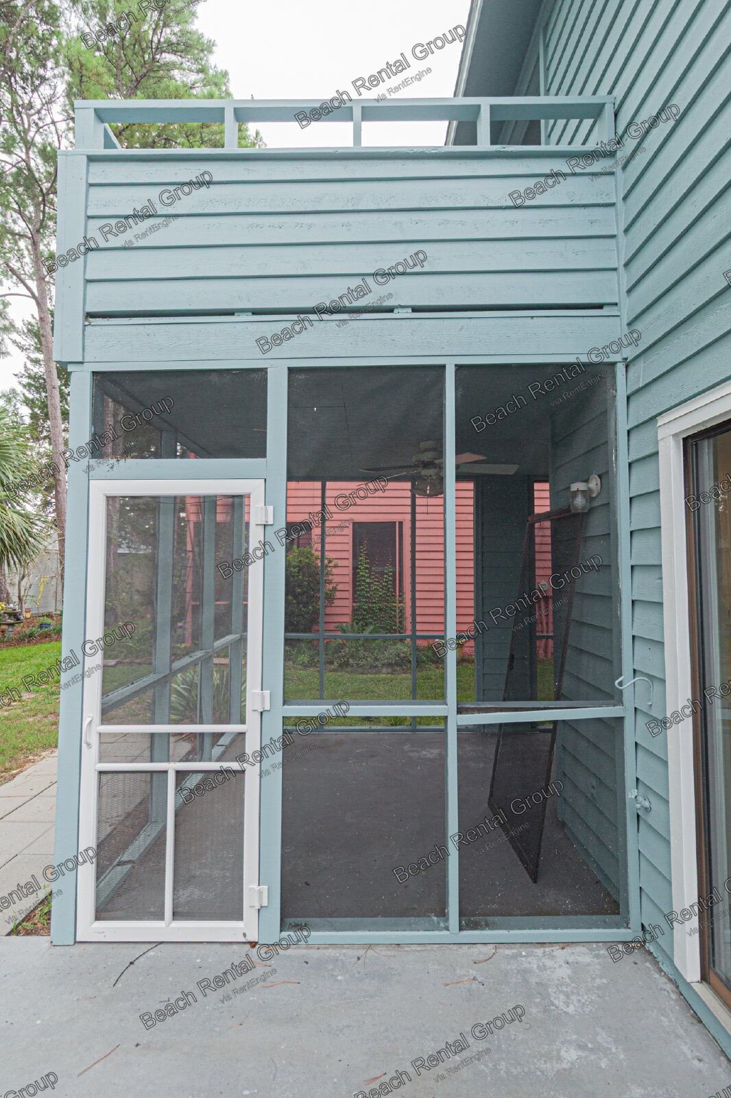 3 Bedroom, End Unit in Gated Community property image