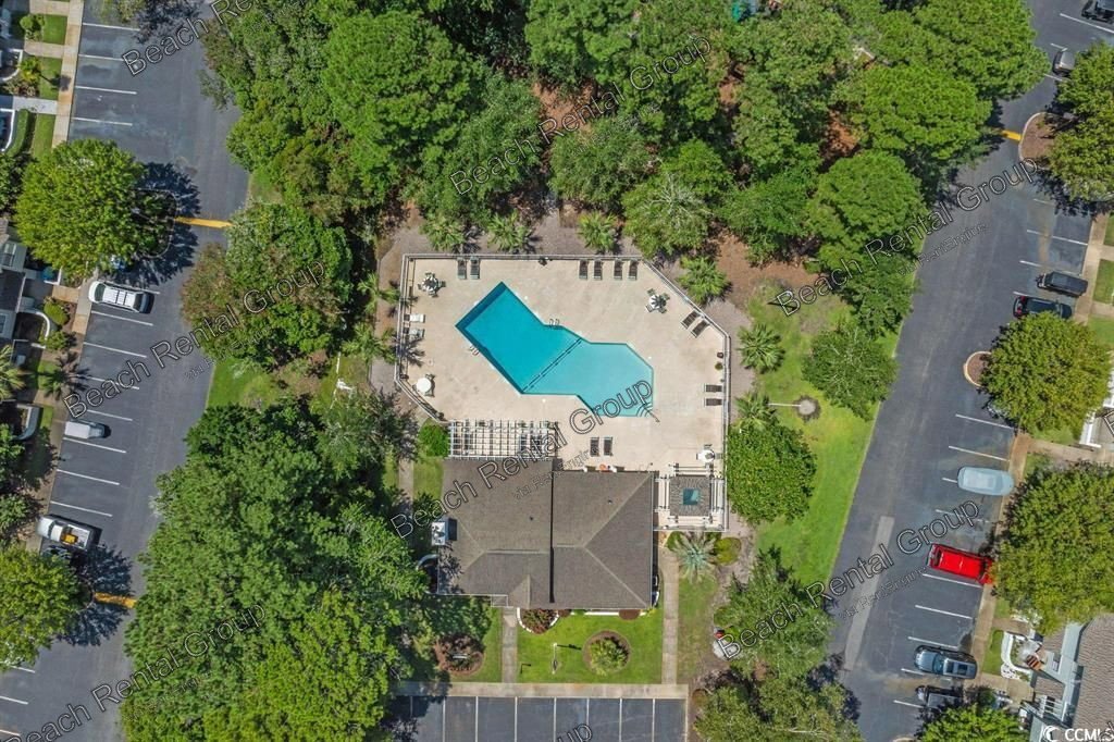 3 Bedroom, End Unit in Gated Community property image