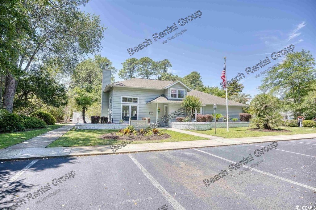 3 Bedroom, End Unit in Gated Community property image
