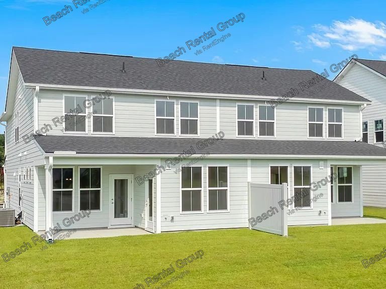 Spacious 4-Bedroom End Unit Townhouse with Incredible Amenities property image